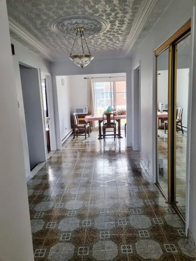 5-PLEX SAINT-LÉONARD, HIGH INCOME, STRONG POTENTIAL — $1,799,000 - Photo 3