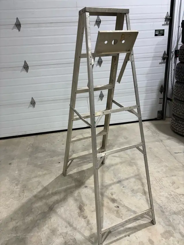 aluminum ladder - Photo 3