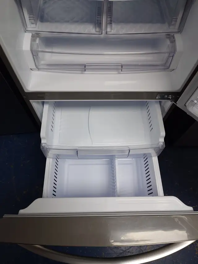 LG '30' Stainless Steel Bottom Freezer Top Fridge on Sale‼️ - Photo 7
