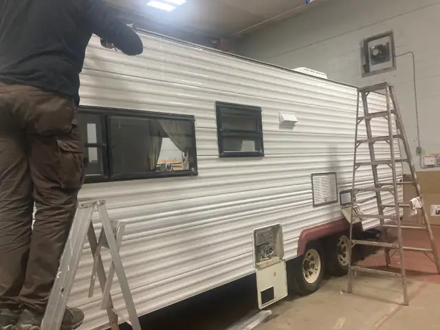 ATTENTION RV OWNERS-EXPERT REPAIRS ! - Photo 3