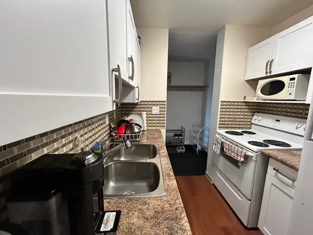 Private Room for Rent – Kingston – $700 All Inclusive. - Photo 4