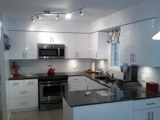 Close to Trent for students, rooms available May 1