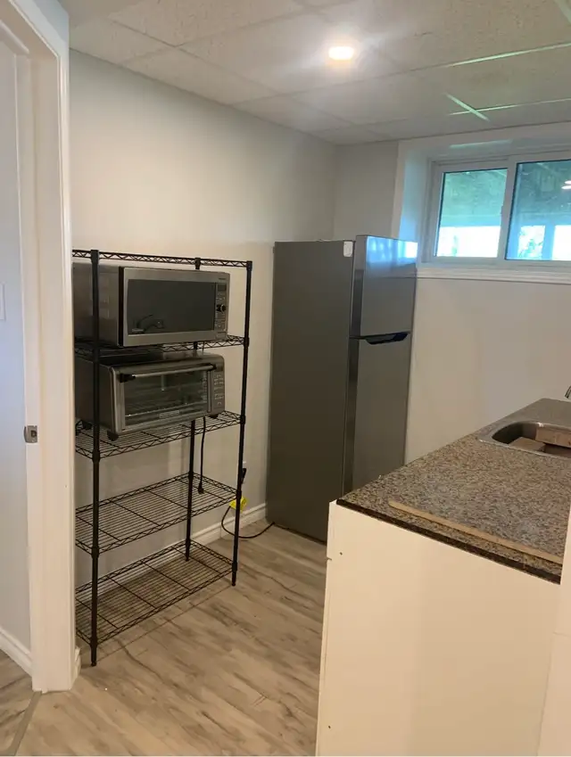 Manotick Waterfront one bedroom.  Lower unit. - Photo 8