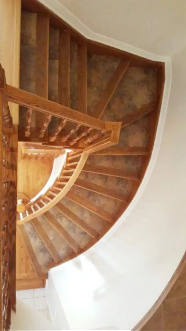 Beautiful 3 Bedroom End Unit Townhouse Silver City Location - Photo 8