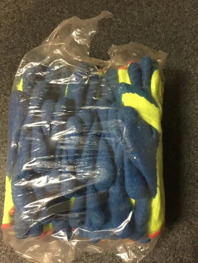 Gloves (Every Day) - Photo 2