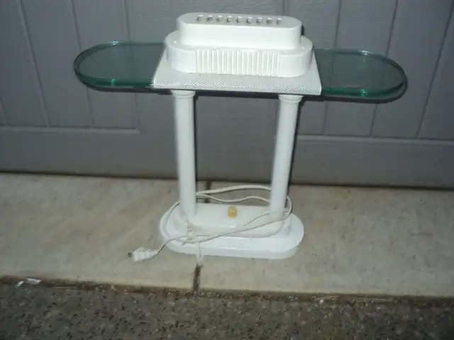 NICE Desk Lamp ~ all white   adjustable Brightness CALLS ONLY - Photo 3