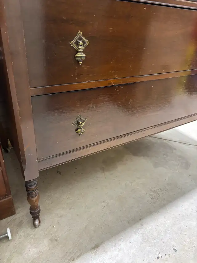 antique dresser with mirror - Photo 2