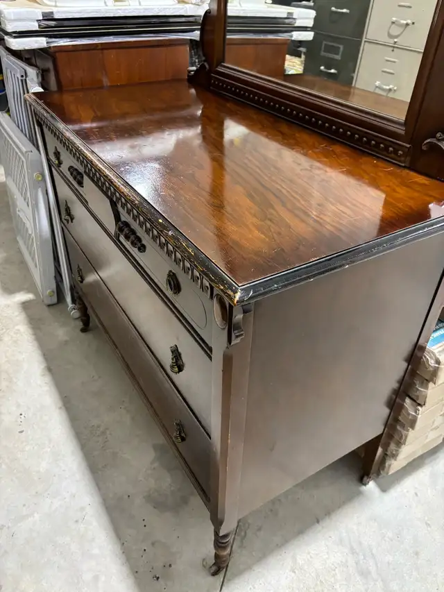 antique dresser with mirror - Photo 4