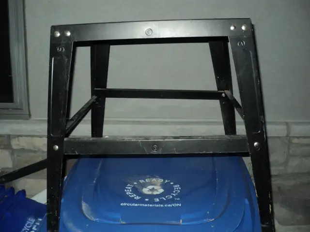 SAW / TOOL STAND ~ No Rust! CALLS ONLY PLEASE