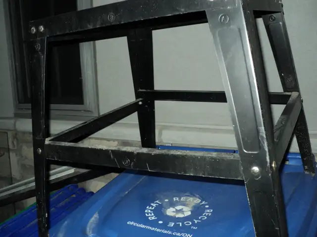 SAW / TOOL STAND ~ No Rust! CALLS ONLY PLEASE - Photo 2