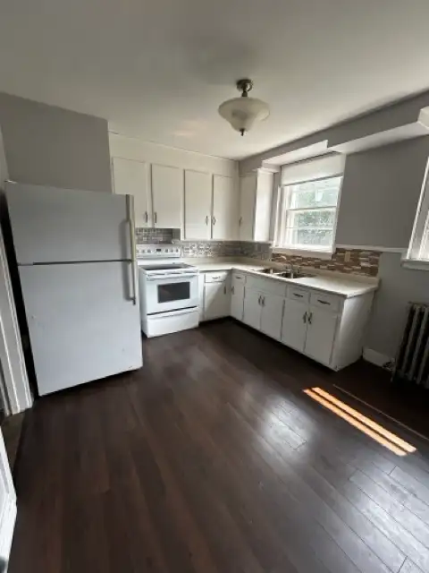 Large 2-Bedroom Apartment in Quiet Building