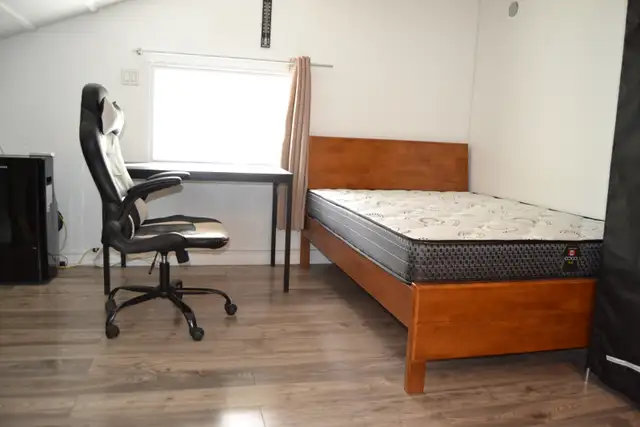 A bachelor on the garage near Yonge St and Finch Ave