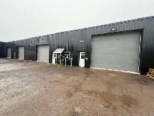 Local Industriel 6 348 pi² - Boul. Thibeau - Drive-in