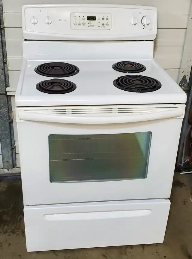 Kenmore 4 burner stove - Digital controls, Very good condition -
