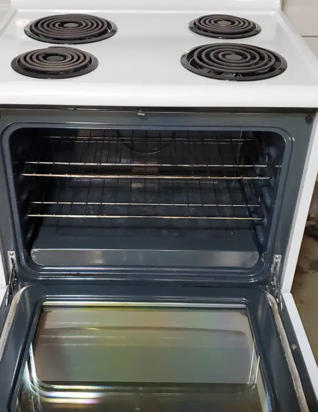 Kenmore 4 burner stove - Digital controls, Very good condition - - Photo 4