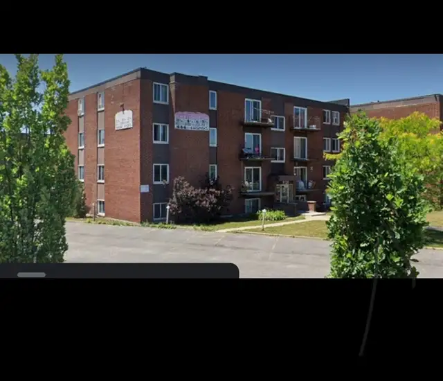 GRAND 5 1/2 JUILLET La Prairie à côté A132,Pont Champlain à 7min