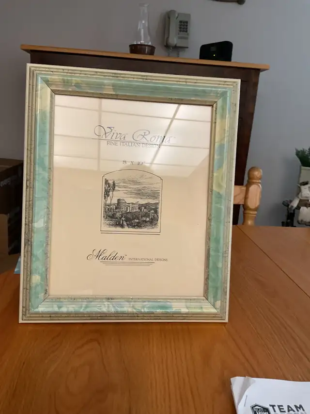 8"X 10" MALDEN INTERNATIONAL PICTURE FRAME
