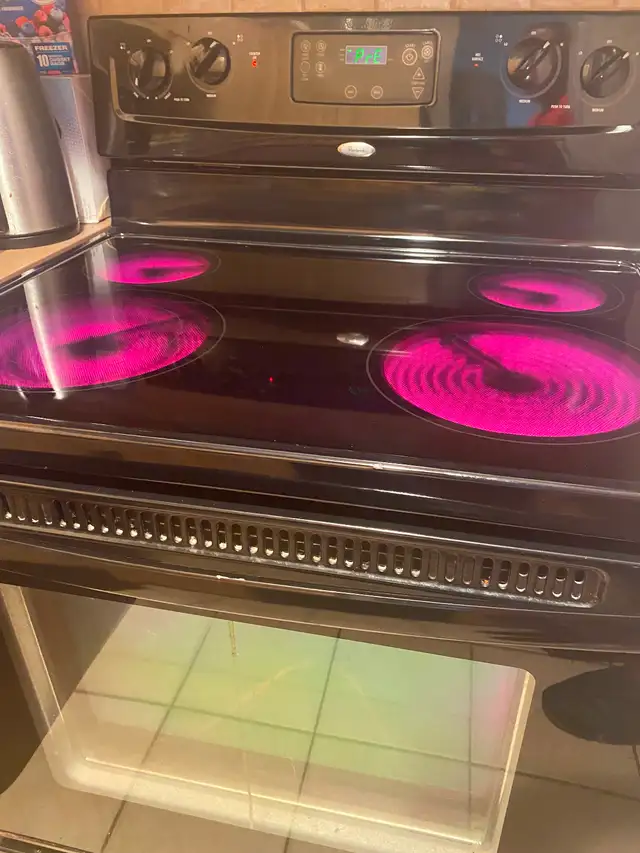 Whirlpool Electric Stove - Photo 3