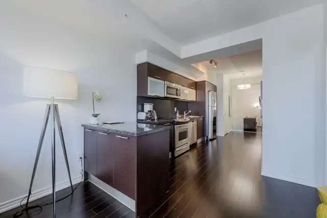 2 Bedroom Furnished Condo | Walk to SickKids & Toronto General - Photo 3