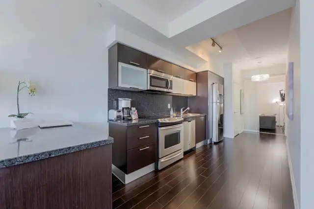 2 Bedroom Furnished Condo | Walk to SickKids & Toronto General - Photo 11