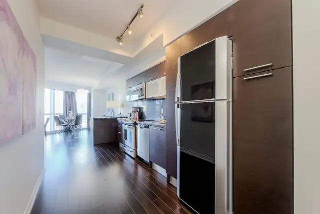 2 Bedroom Furnished Condo | Walk to SickKids & Toronto General - Photo 22