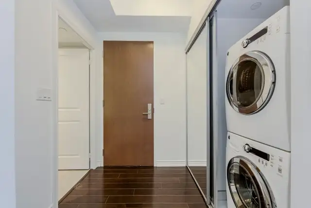 2 Bedroom Furnished Condo | Walk to SickKids & Toronto General - Photo 27