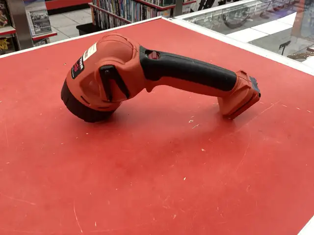 lampe de poche Milwaukee outil seulement