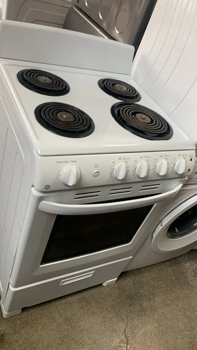 Stove - 24 GE Coil - White - Used