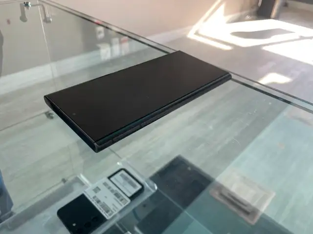 Samsung S22 ULTRA– 128GB (Certified Pre-Owned) - Photo 3