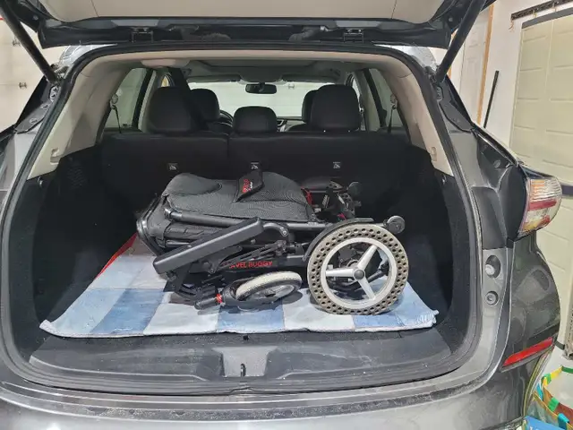 Foldable power wheelchair - Photo 5