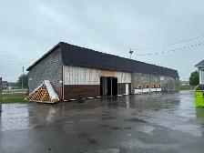 Atelier 4 500 pi² - Possibilité d'Isolation et Porte