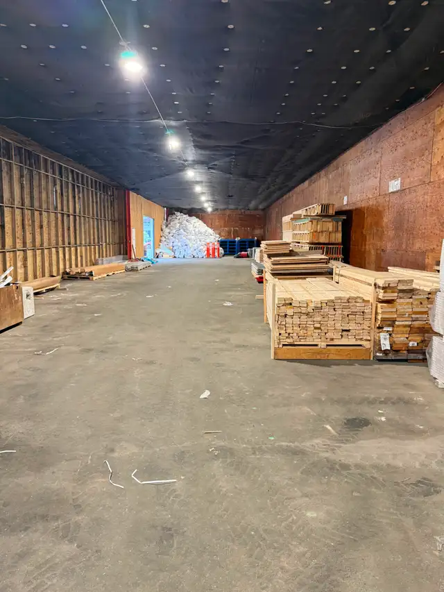 Atelier 4 500 pi² - Possibilité d'Isolation et Porte - Photo 6