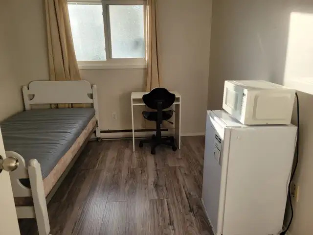 All-inclusive, Conveniently Located near UW, WLU, - Photo 2