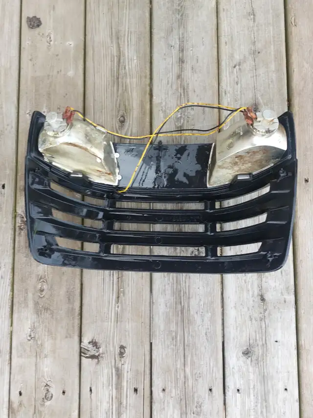 JOHN DEERE L111 GRILL AND LIGHTS, HOOD VENT,BAGGER - Photo 2