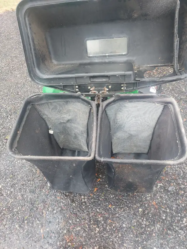 JOHN DEERE L111 GRILL AND LIGHTS, HOOD VENT,BAGGER - Photo 6