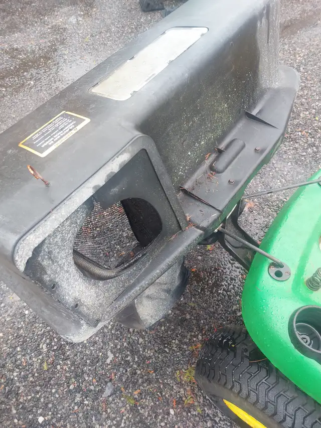 JOHN DEERE L111 GRILL AND LIGHTS, HOOD VENT,BAGGER - Photo 7