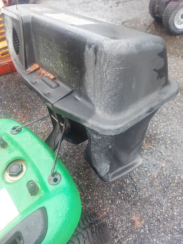 JOHN DEERE L111 GRILL AND LIGHTS, HOOD VENT,BAGGER - Photo 8