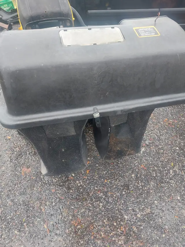 JOHN DEERE L111 GRILL AND LIGHTS, HOOD VENT,BAGGER - Photo 9