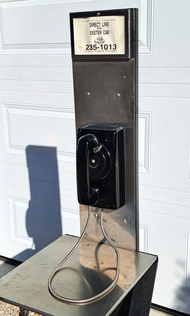 VINTAGE INDUSTRIAL TAXI PHONE STAND - FILM PROP - Photo 2