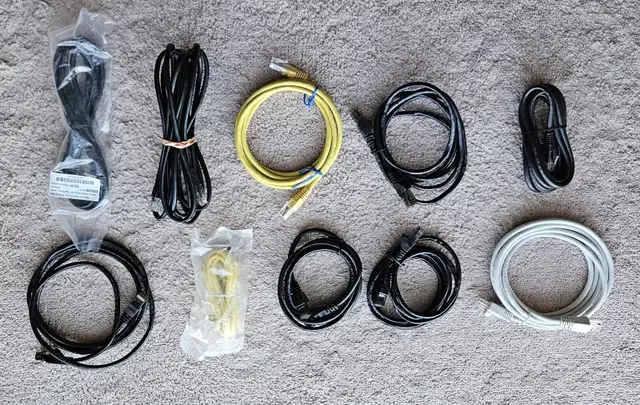 BRAND NEW MIXED LOT OF ETHERNET CABLES (10 QTY)