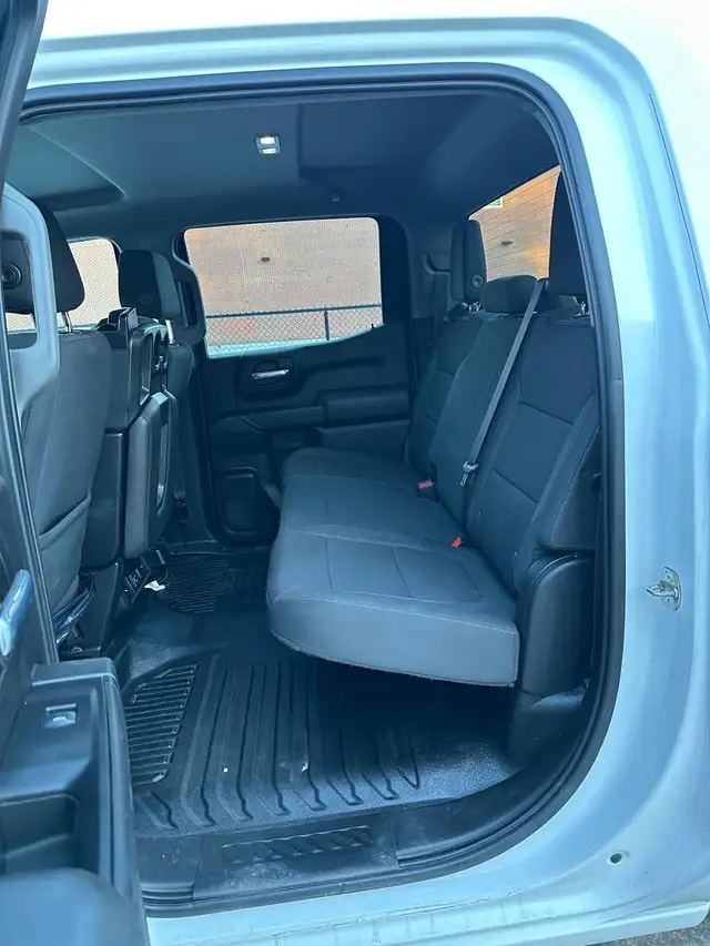 2022 Chevrolet Silverado 1500 5.3L V8 LT 4x4 - Photo 10