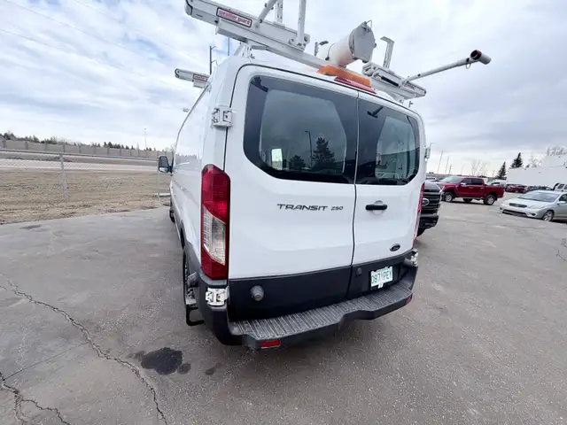 2016 Ford Transit 250 Crago Van - Photo 2