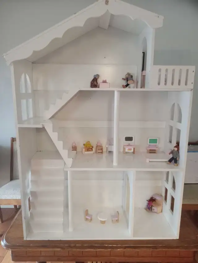 Beautiful Doll House - Photo 2
