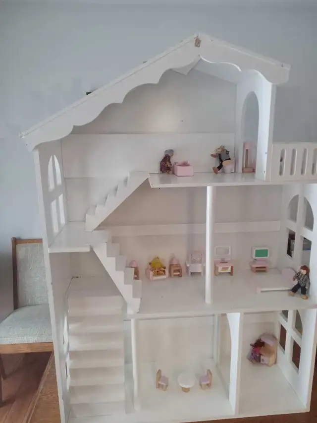 Beautiful Doll House - Photo 3