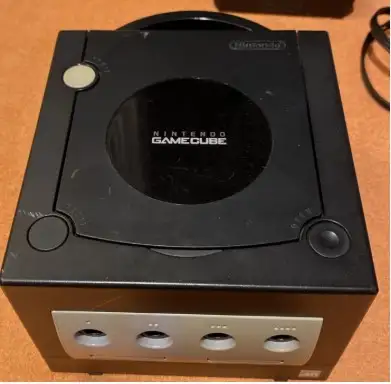 Old Vintage Nintendo Game Cube Console- lots of games here