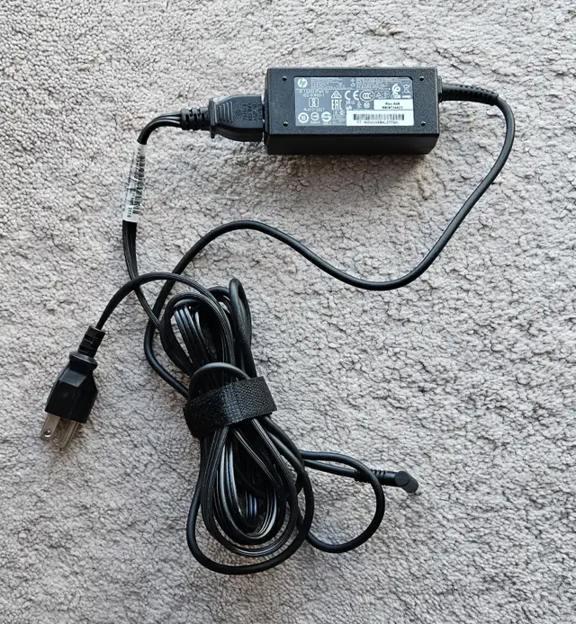 GENUINE HP LAPTOP AC ADAPTER CHARGER