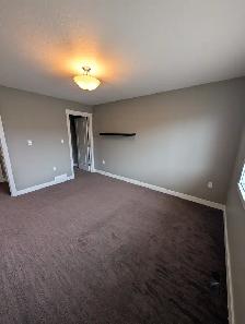 Upper duplex with single car garage and water included! - Photo 9