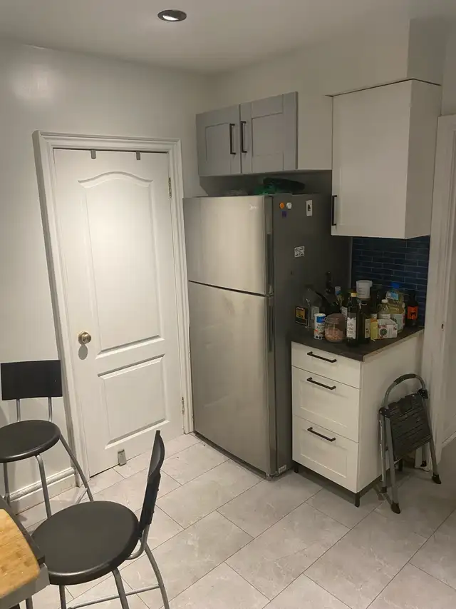 May 1: Female Roommates wanted - Photo 5