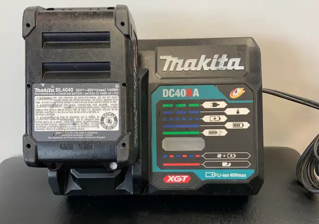 Makita 40V Battery   Fast Charger