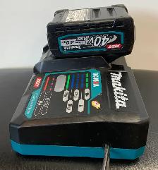 Makita 40V Battery   Fast Charger - Photo 2